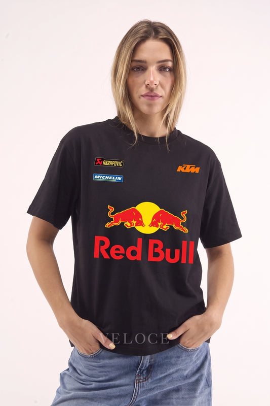Woman wearing the oversized Red Bull Racing T-Shirt with the classic red and yellow bulls print