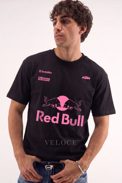 Man wearing the black Red Bull Racing T-Shirt with hot pink bulls and Brembo, KTM and Akrapovic logos