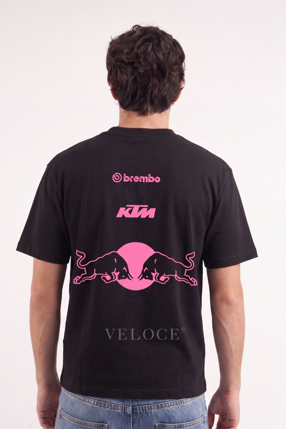 Man wearing the pink Red Bull Racing T-Shirt from behind, showing Brembo, KTM and the bulls print